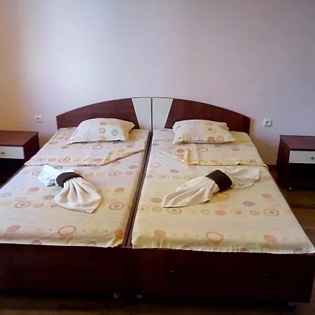 Хотел семеен бостън Равда