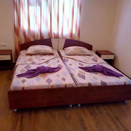 семеен бостън Равда