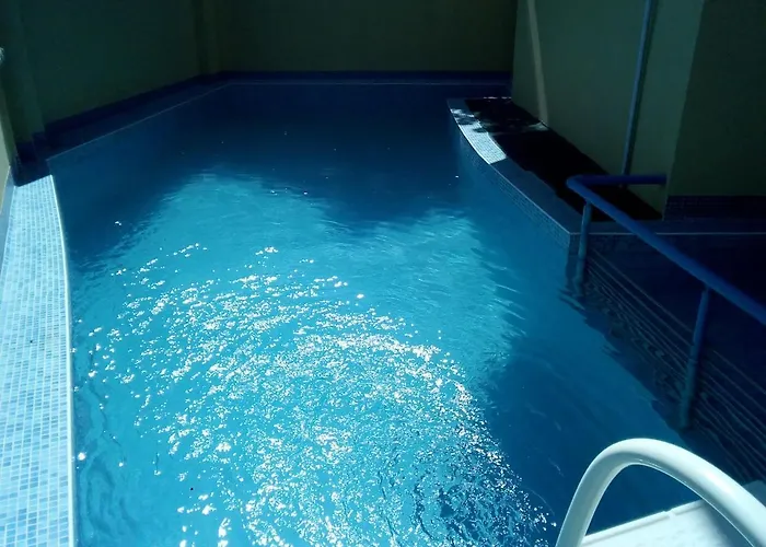 семеен бостън 2* Равда