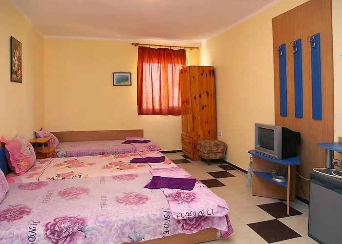 семеен бостън Хотел Равда