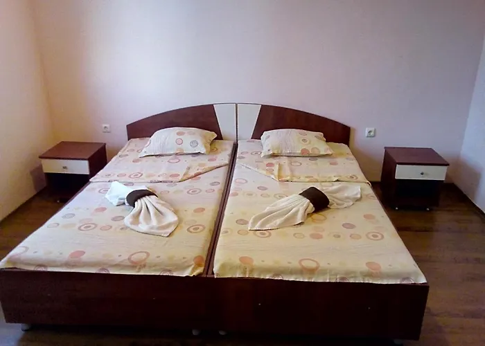 Хотел семеен бостън Равда