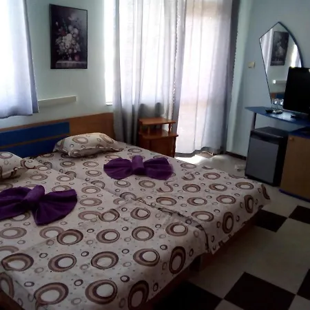 семеен бостън Hotel Rawda