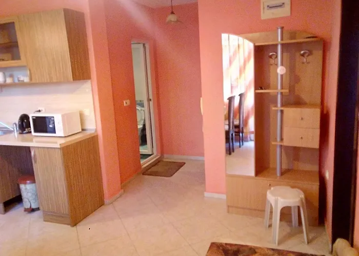 семеен бостън מלון 2*